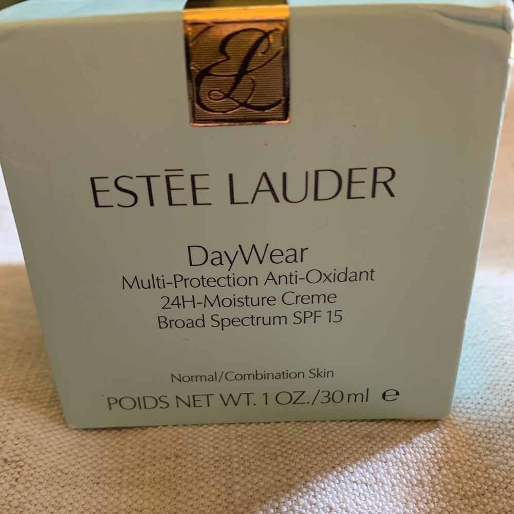 Estée Lauder Daywear NEW
